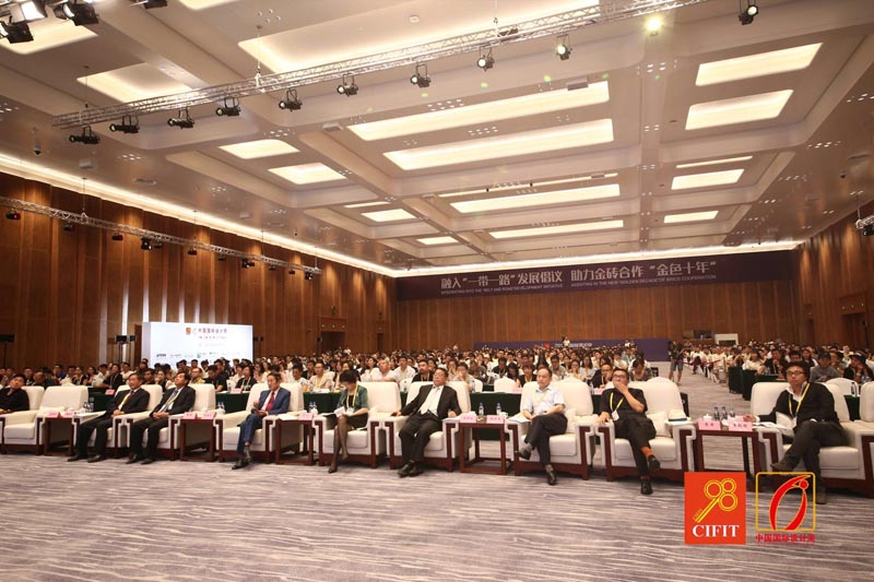 恭賀華鼎居裝飾榮獲“廈門十大室內(nèi)設(shè)計企業(yè)”(圖5)